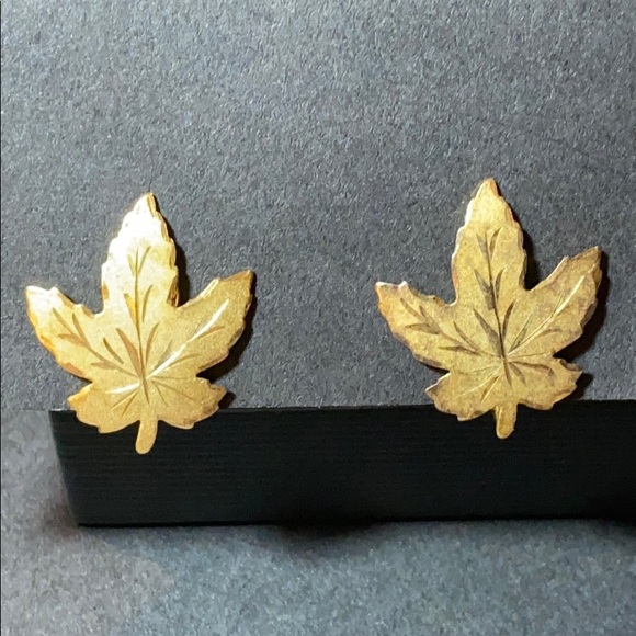 Vintage ENCO Sterling Gold Maple Leaf Earrings - Picture 2 of 10